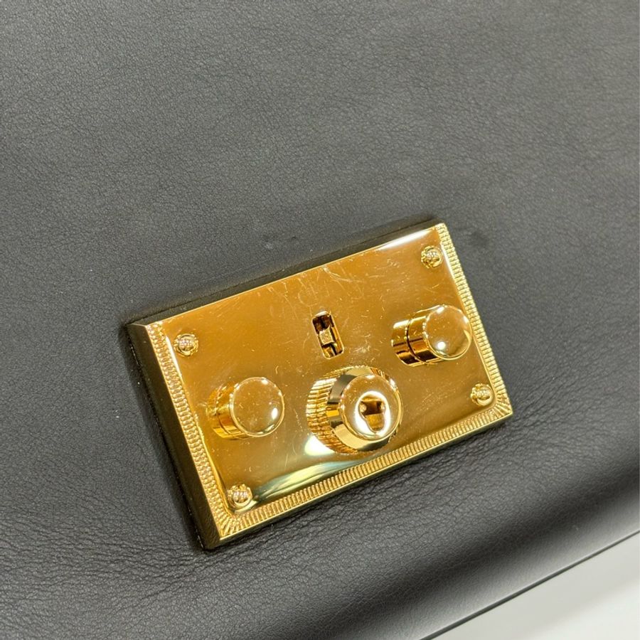 GUCCI 409486 黑色 金釦 鎖頭 Lock 肩背包-13