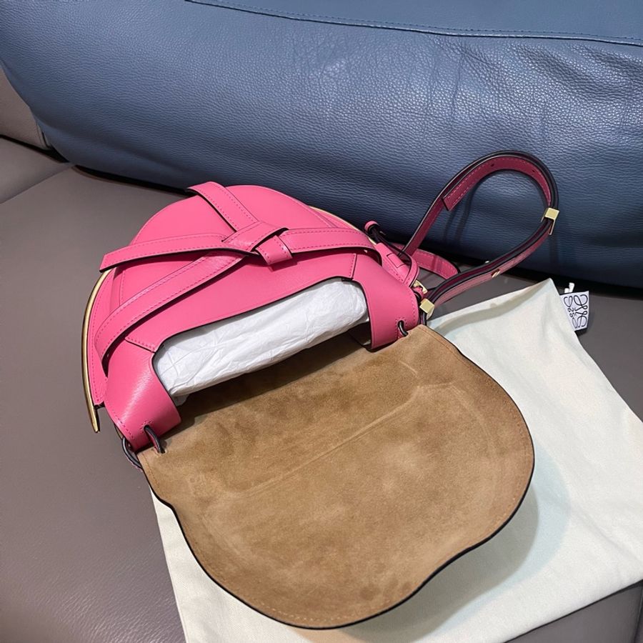 LOEWE SMALL GATE 馬鞍包 芭比粉x氣質白-4