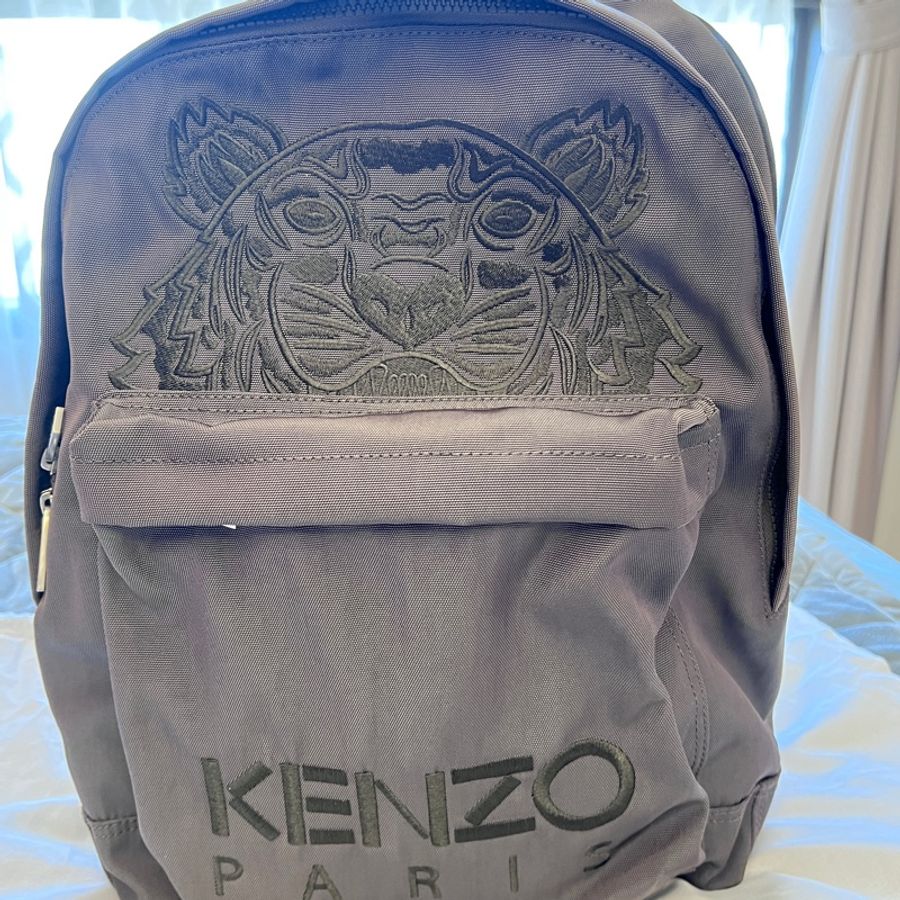 KENZO軍綠色虎頭刺繡尼龍後背包-1
