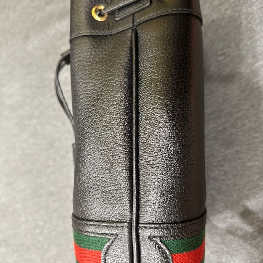 已售出【GUCCI 古馳】GUCCI OPHIDIA雙G金屬 LOGO綠紅綠織帶牛皮束口斜背水桶包(小/黑)-13