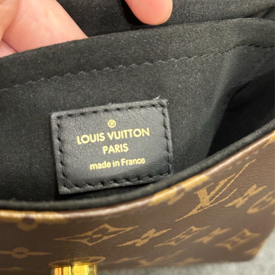 LOUIS VUITTON -Locky BB-3