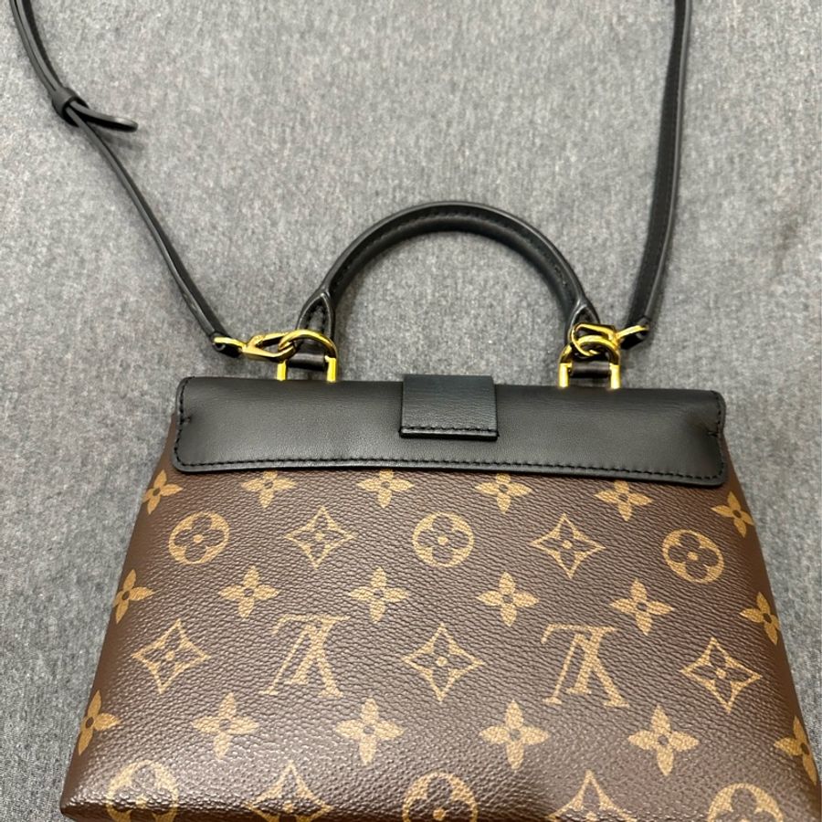 LOUIS VUITTON -Locky BB-16