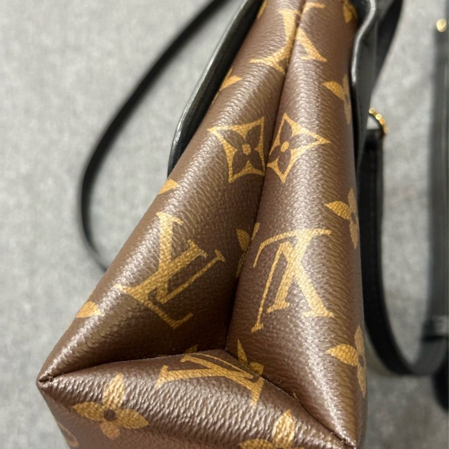LOUIS VUITTON -Locky BB-21