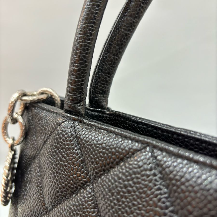 CHANEL 1804 黑色 荔枝皮 銀釦 金幣包 手提包 Vintage-20