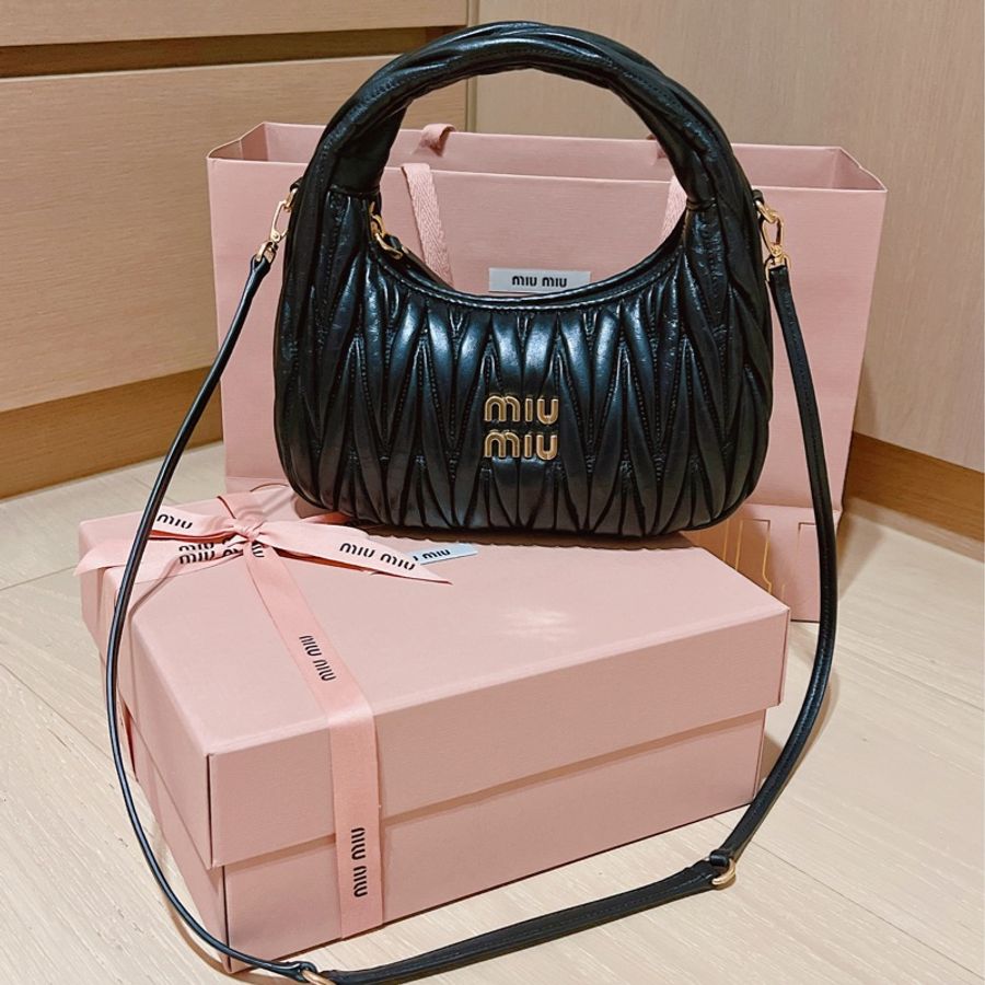 MIU MIU Wander Matelassé 納帕皮革半月形手袋-0