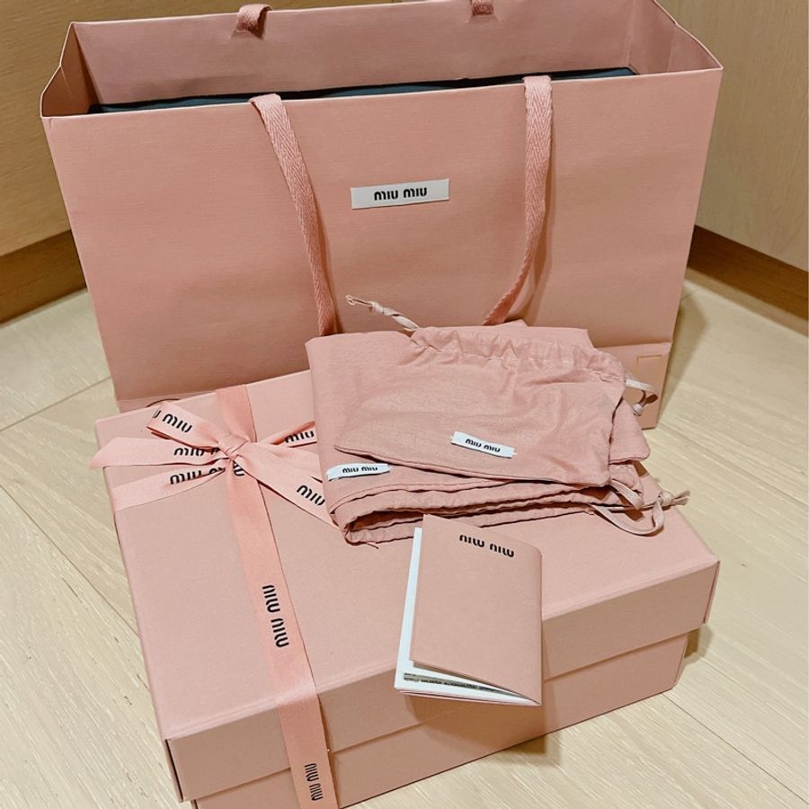 MIU MIU Wander Matelassé 納帕皮革半月形手袋-11