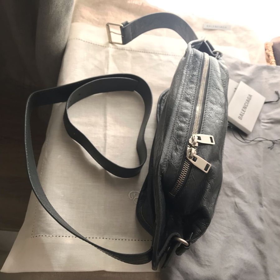 🧣新年快樂🧣 Balenciaga 巴黎世家》機車包系列》 NEO LIFT羊皮拉鍊腰包 🌠腰包/胸口包/斜背/側背🌠正品🌠近新🌠男女皆可🌠 立體包型2⃣️層空間足🌠油蠟牛皮冰裂紋耐用🌠-7