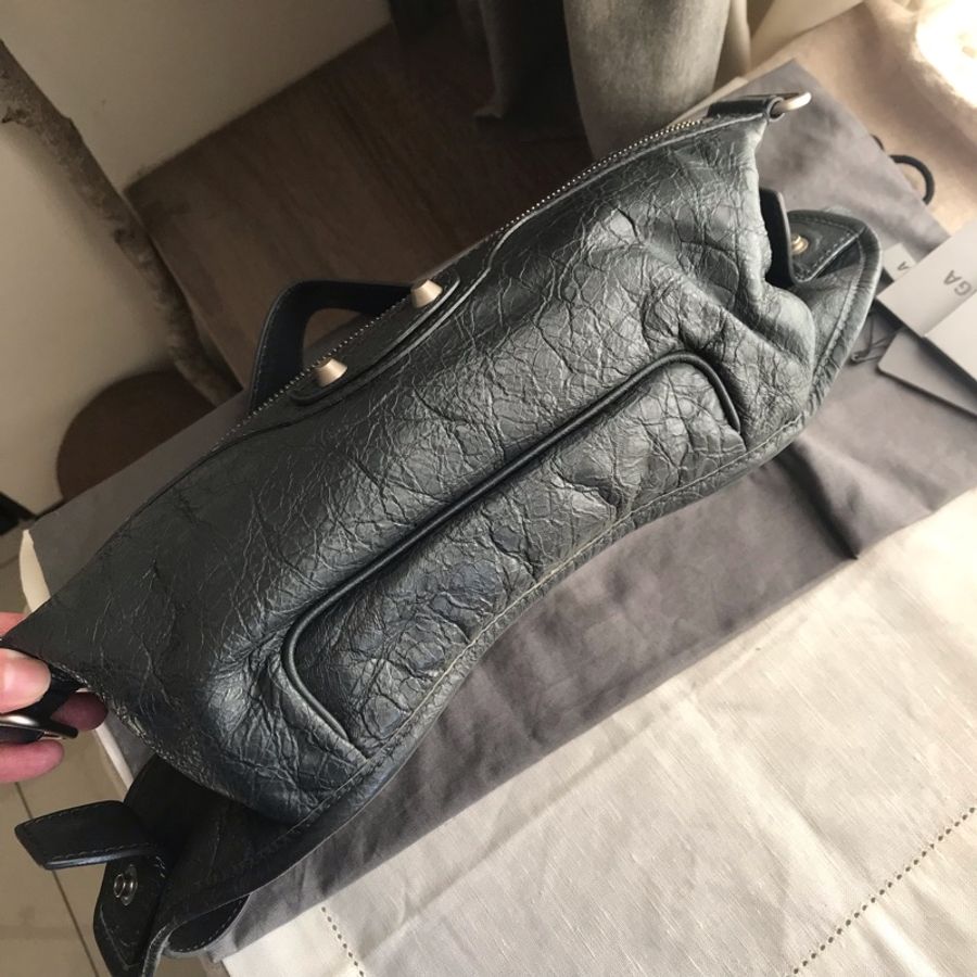 🧣新年快樂🧣 Balenciaga 巴黎世家》機車包系列》 NEO LIFT羊皮拉鍊腰包 🌠腰包/胸口包/斜背/側背🌠正品🌠近新🌠男女皆可🌠 立體包型2⃣️層空間足🌠油蠟牛皮冰裂紋耐用🌠-12