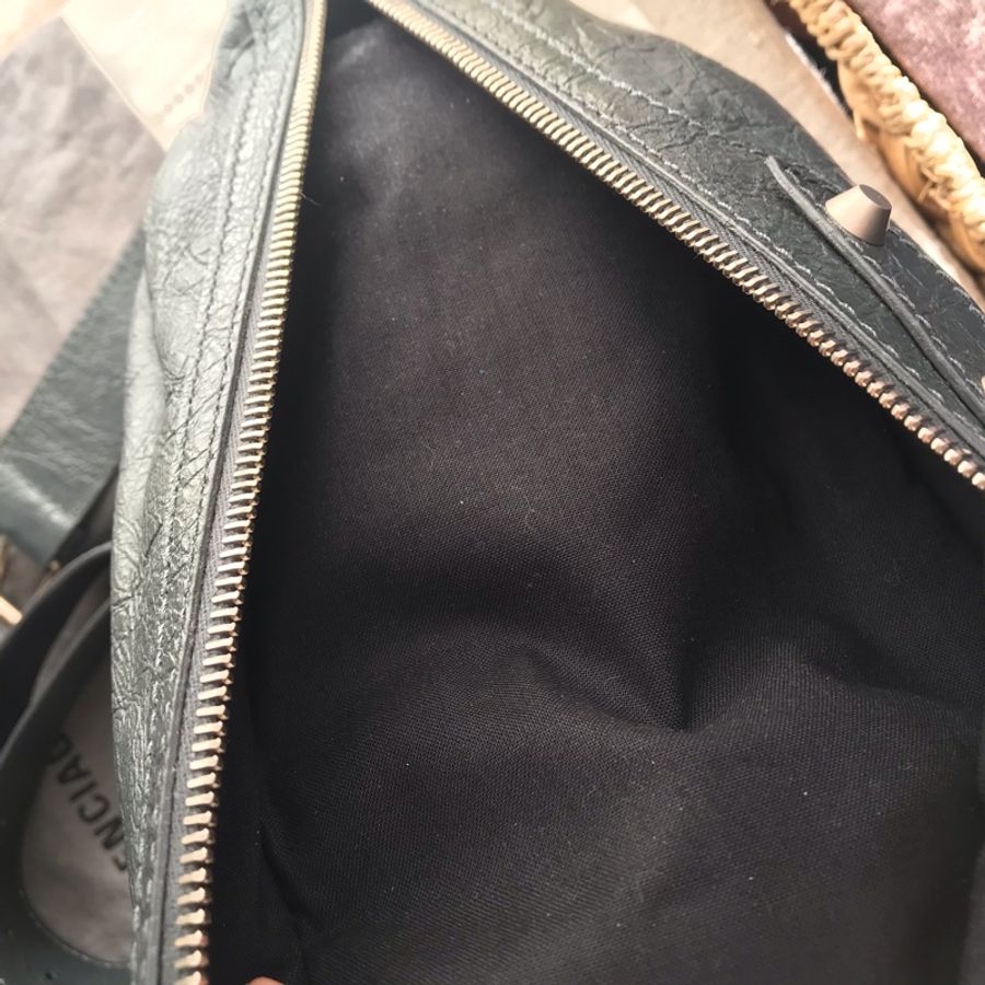 🧣新年快樂🧣 Balenciaga 巴黎世家》機車包系列》 NEO LIFT羊皮拉鍊腰包 🌠腰包/胸口包/斜背/側背🌠正品🌠近新🌠男女皆可🌠 立體包型2⃣️層空間足🌠油蠟牛皮冰裂紋耐用🌠-17