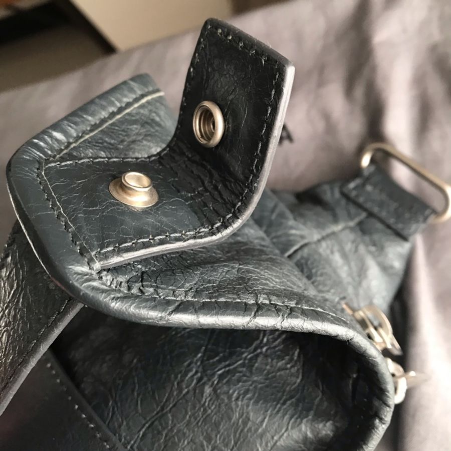 🧣新年快樂🧣 Balenciaga 巴黎世家》機車包系列》 NEO LIFT羊皮拉鍊腰包 🌠腰包/胸口包/斜背/側背🌠正品🌠近新🌠男女皆可🌠 立體包型2⃣️層空間足🌠油蠟牛皮冰裂紋耐用🌠-20