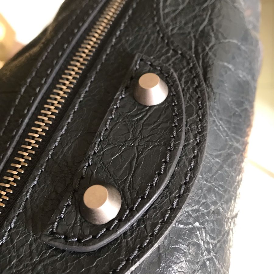 🧣新年快樂🧣 Balenciaga 巴黎世家》機車包系列》 NEO LIFT羊皮拉鍊腰包 🌠腰包/胸口包/斜背/側背🌠正品🌠近新🌠男女皆可🌠 立體包型2⃣️層空間足🌠油蠟牛皮冰裂紋耐用🌠-25