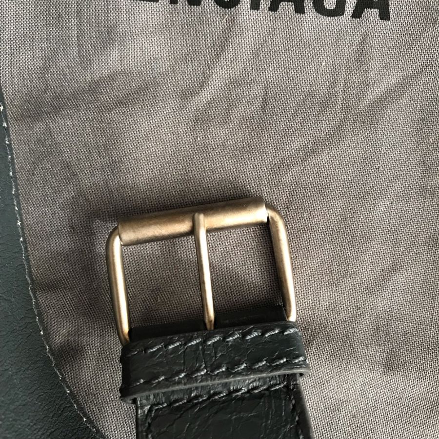 🧣新年快樂🧣 Balenciaga 巴黎世家》機車包系列》 NEO LIFT羊皮拉鍊腰包 🌠腰包/胸口包/斜背/側背🌠正品🌠近新🌠男女皆可🌠 立體包型2⃣️層空間足🌠油蠟牛皮冰裂紋耐用🌠-27
