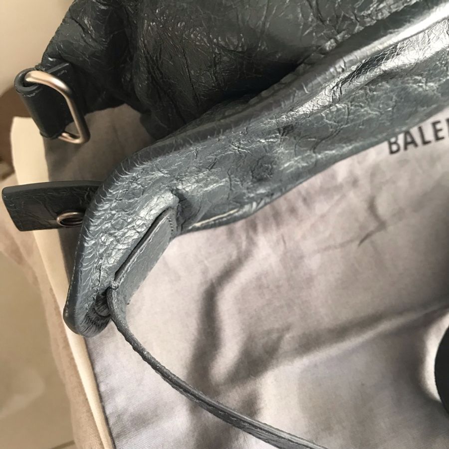 🧣新年快樂🧣 Balenciaga 巴黎世家》機車包系列》 NEO LIFT羊皮拉鍊腰包 🌠腰包/胸口包/斜背/側背🌠正品🌠近新🌠男女皆可🌠 立體包型2⃣️層空間足🌠油蠟牛皮冰裂紋耐用🌠-31
