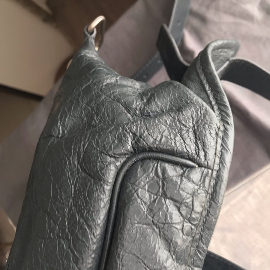 🧣新年快樂🧣 Balenciaga 巴黎世家》機車包系列》 NEO LIFT羊皮拉鍊腰包 🌠腰包/胸口包/斜背/側背🌠正品🌠近新🌠男女皆可🌠 立體包型2⃣️層空間足🌠油蠟牛皮冰裂紋耐用🌠-34