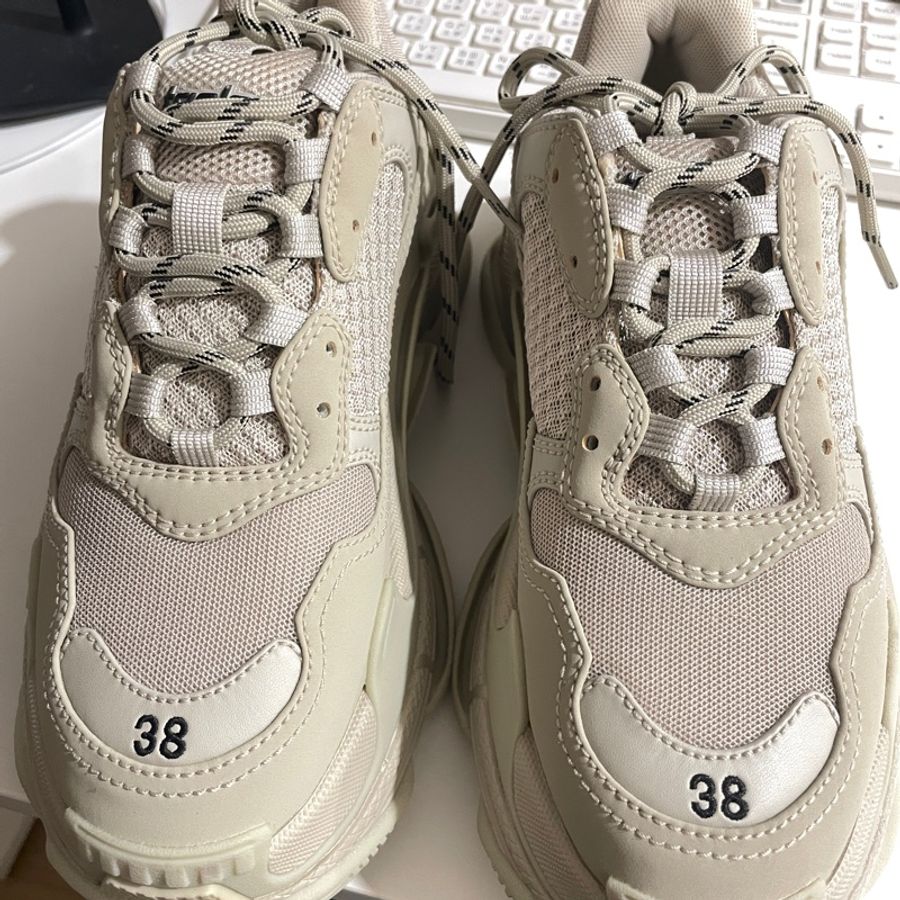Balenciaga 老爹鞋 淺灰色38號 配件有鞋帶-4