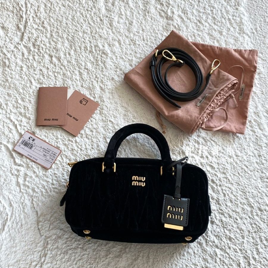 Miu Miu 絲絨褶皺保齡球小號-0