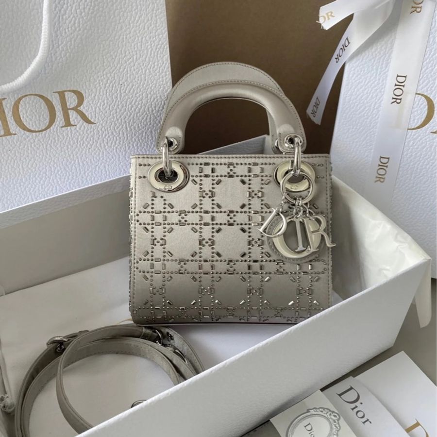 🌟奢華限定,簡直被美哭🌟95新✨ #dior #戴妃三格 #水鑽 灰色 #緞面-0