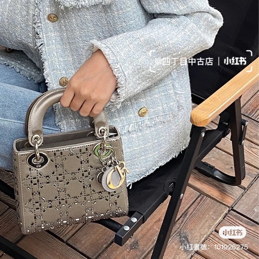 🌟奢華限定,簡直被美哭🌟95新✨ #dior #戴妃三格 #水鑽 灰色 #緞面-2