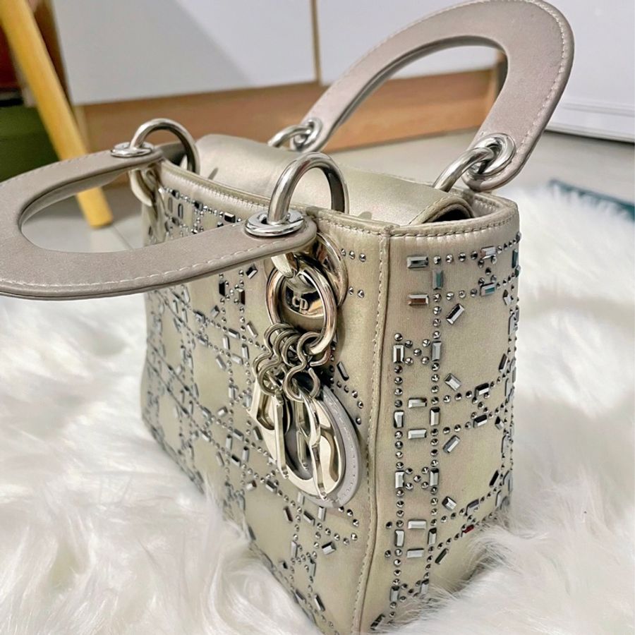 🌟奢華限定,簡直被美哭🌟95新✨ #dior #戴妃三格 #水鑽 灰色 #緞面-11
