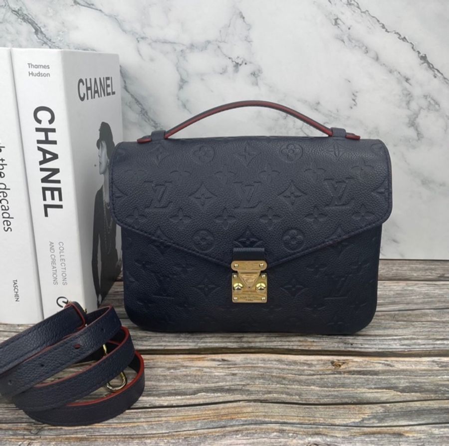 Louis Vuitton Metis  Monogram 午夜藍皮革壓紋郵差包-0