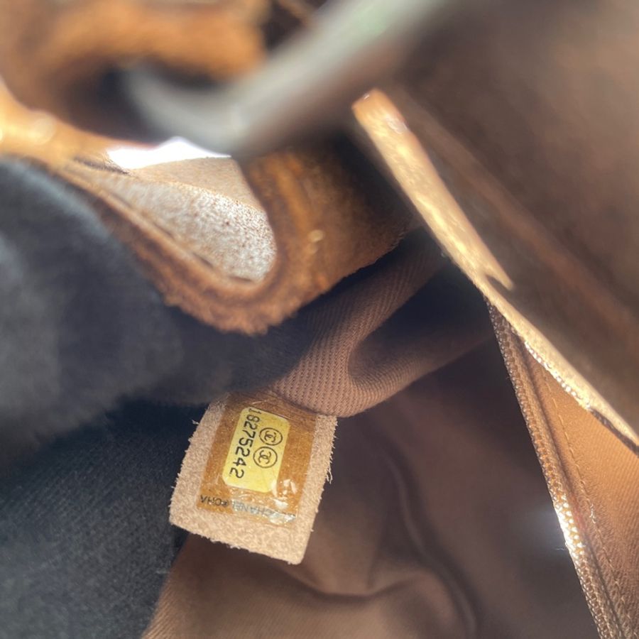 Chanel咖啡色麂皮下蓋包-8