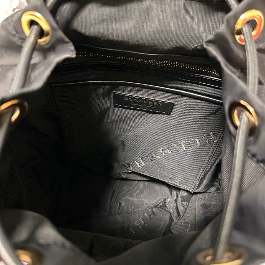 Burberry後背包 送熊熊吊飾 The Rucksack 尼龍後背包 軍旅後背包-12