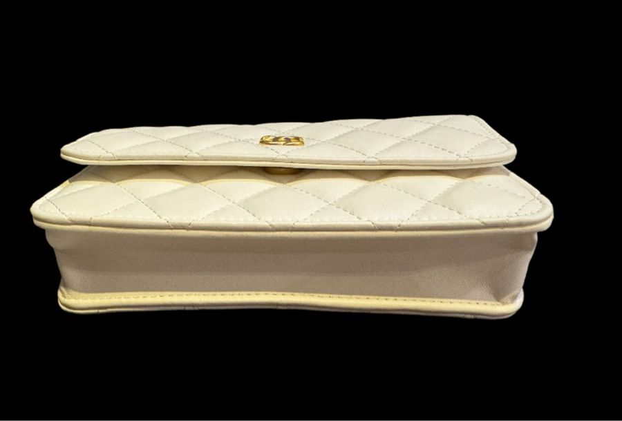 CHANEL 小金球 FLAP PHONE HOLDER WOC-4