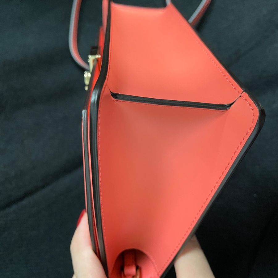 Salvatore Ferragamo Gancini BOXYZ AU-22 E006 | 全新真皮女士斜跨包珊瑚橙,粉橙-14