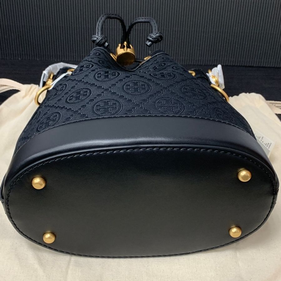 Tory Burch全新新色 T Monogram jacquard shoulder bag 黑金水桶包-7