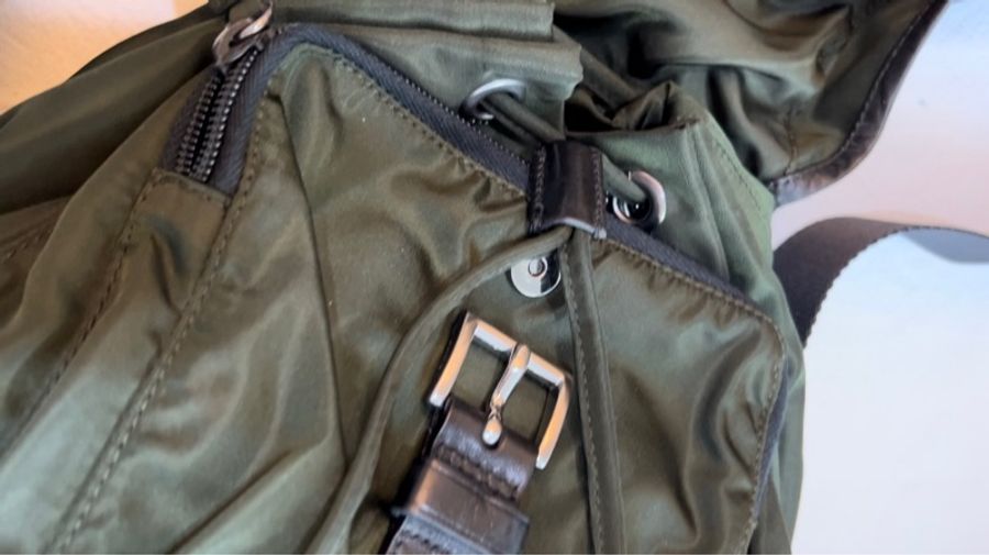 ［二手Prada］經典尼龍後背包_軍綠-3