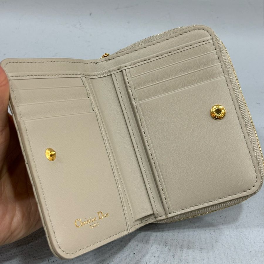 DIOR S5032 奶茶色 小牛皮 金釦 Caro 短夾 皮夾 零錢包-24