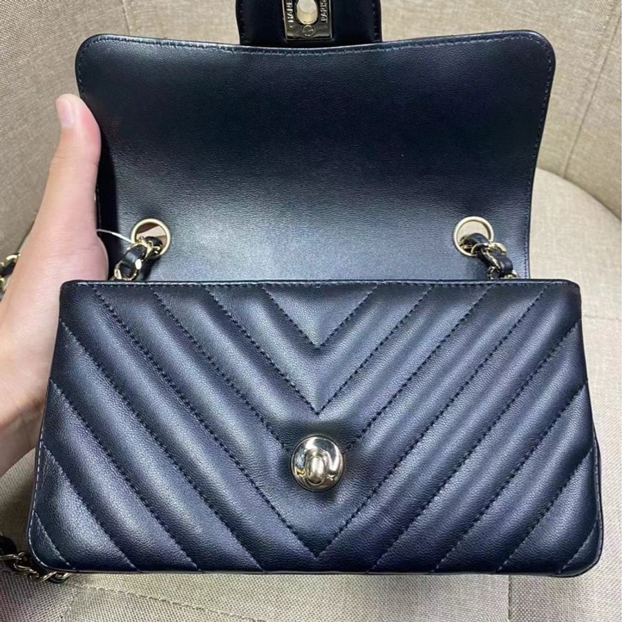 Chanel Lambskin 20cm v紋金扣-7