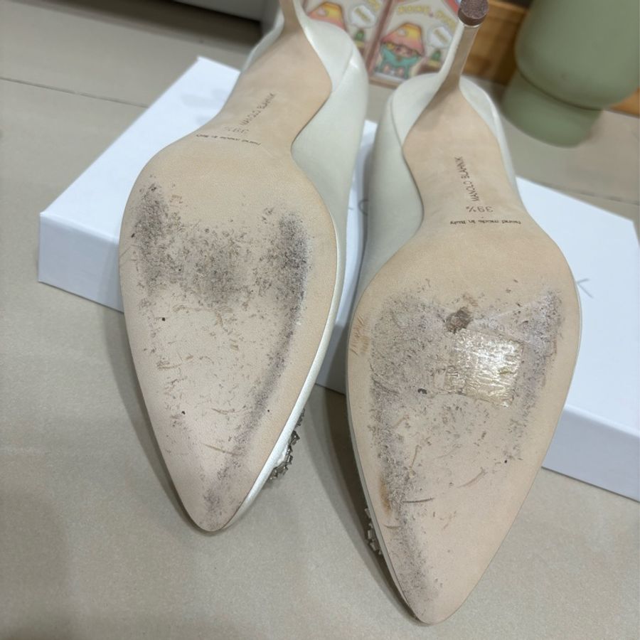 Manolo Blahnik 白色鑽釦高跟鞋-8