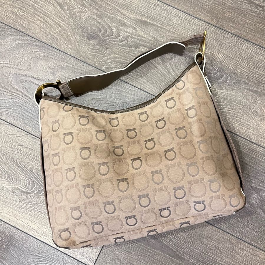 Ferragamo 經典馬蹄扣LoGo帆布單肩包-11