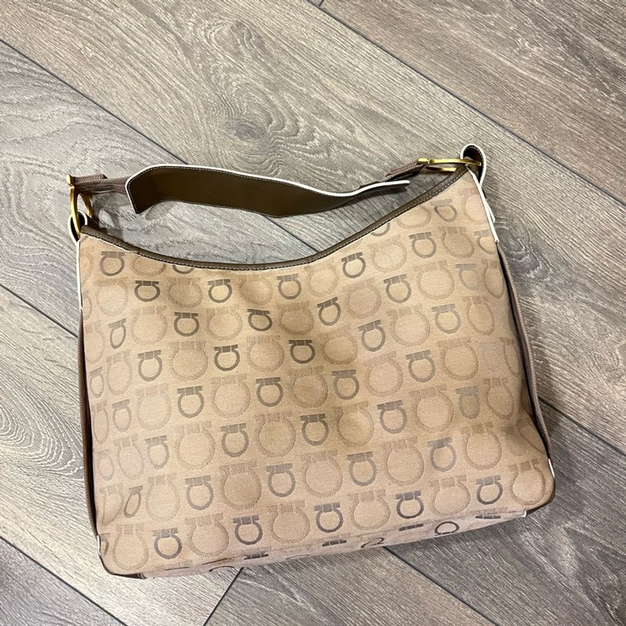 Ferragamo 經典馬蹄扣LoGo帆布單肩包-12