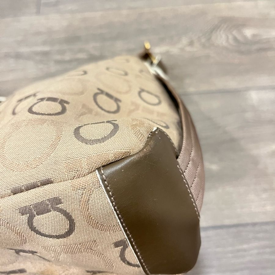 Ferragamo 經典馬蹄扣LoGo帆布單肩包-18