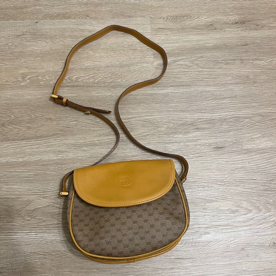 瑞奇二手精品 Gucci 滿版 pvc 半月包-1