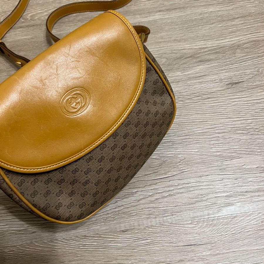 瑞奇二手精品 Gucci 滿版 pvc 半月包-2
