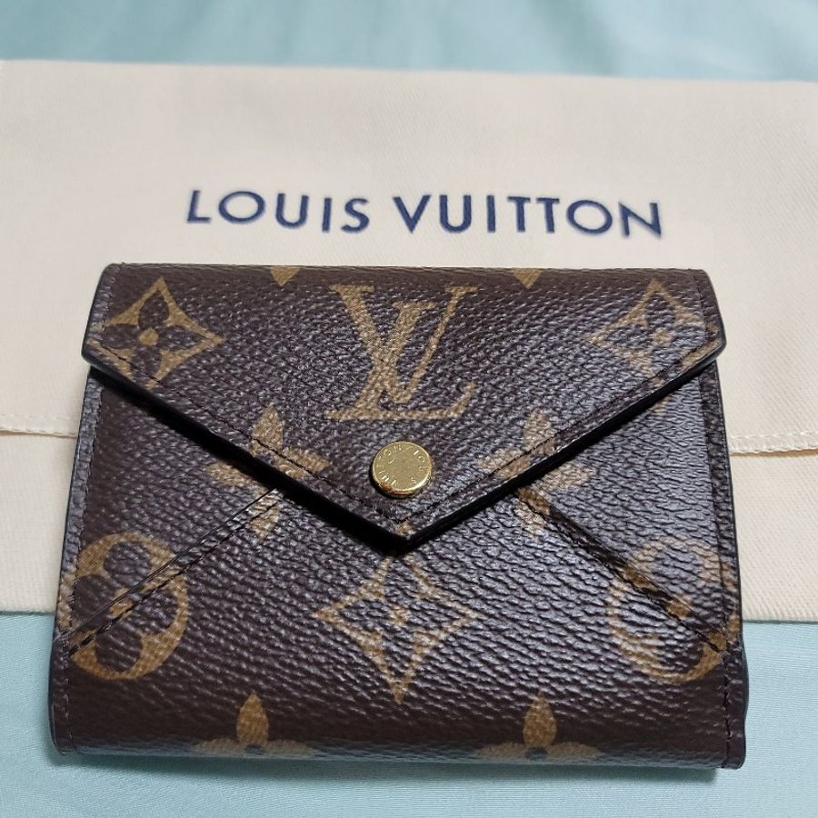LV M81667 經典CELESTE系列Monogram印花帆布暗釦三折短夾(香檳色)-1