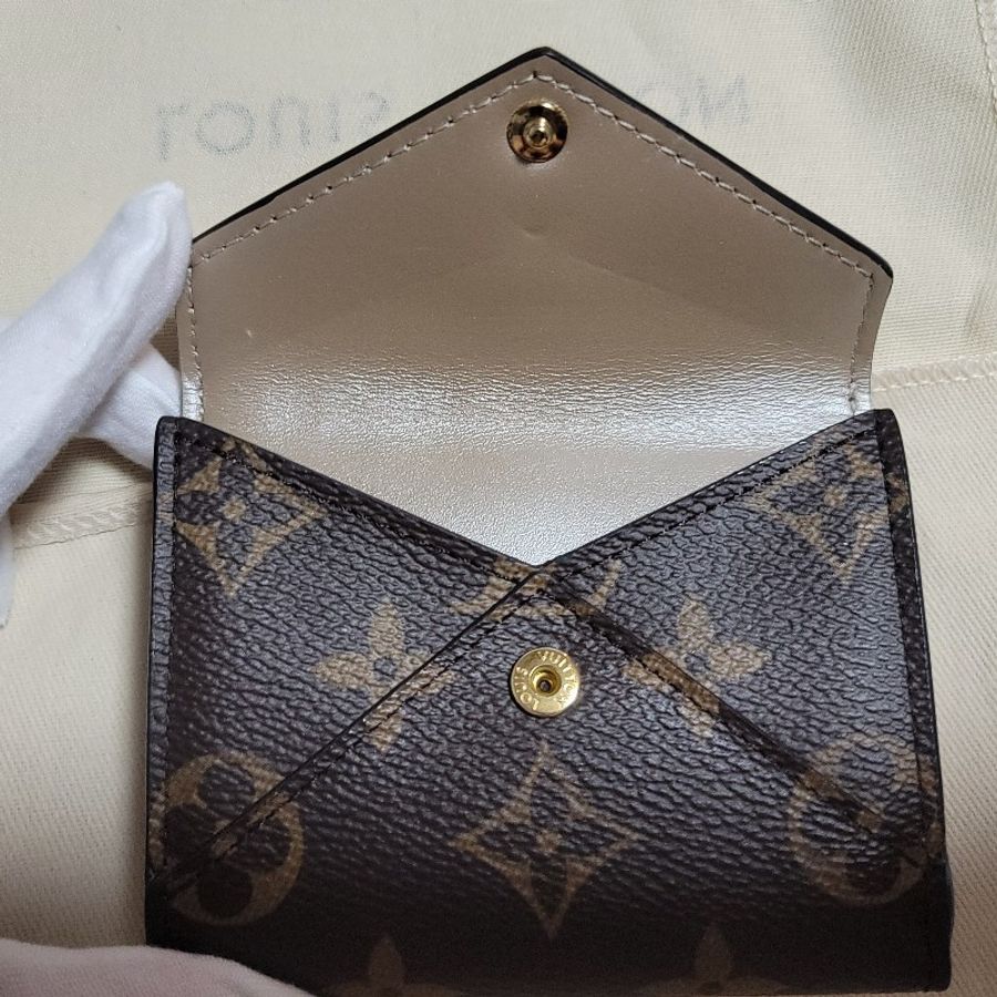 LV M81667 經典CELESTE系列Monogram印花帆布暗釦三折短夾(香檳色)-34