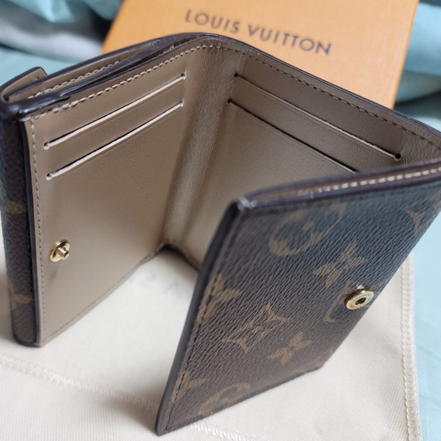 LV M81667 經典CELESTE系列Monogram印花帆布暗釦三折短夾(香檳色)-36