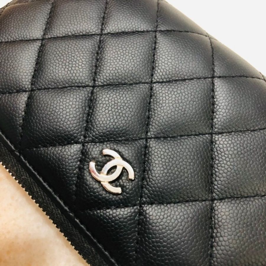CHANEL經典菱格壓紋雙C LOGO拉鍊長夾(黑)-0