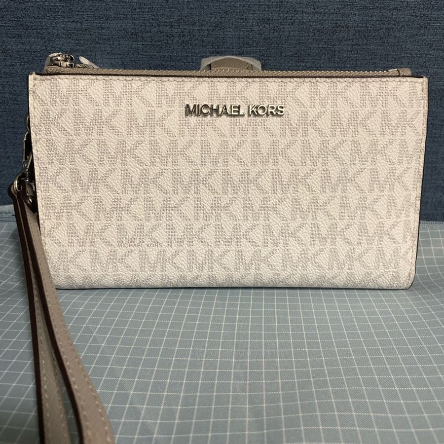 MICHAEL KORS白色手拿包 尺寸19*10*3-1
