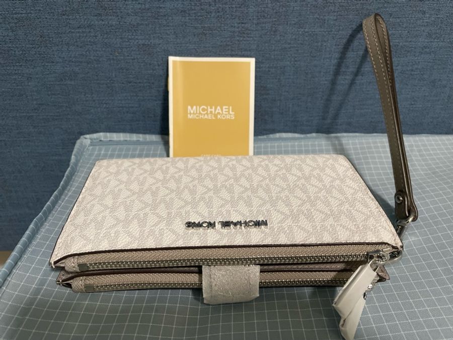 MICHAEL KORS白色手拿包 尺寸19*10*3-2