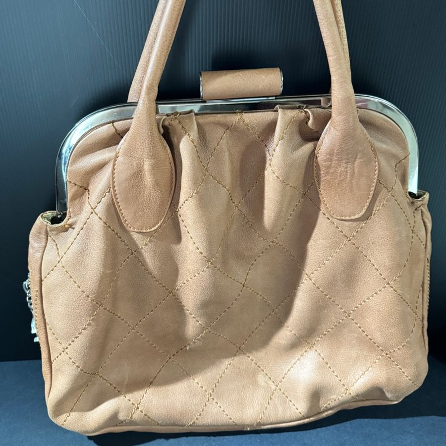 Chanel香奈兒 Wild Stitch Matelasse粗縫紋手提包 咖色 銀色五金-6