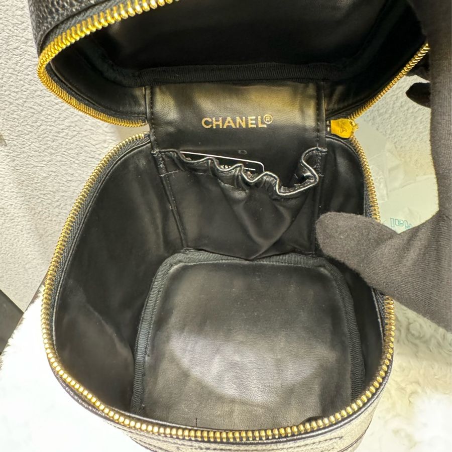 已售出Chanel 直立式荔皮化妝包-3