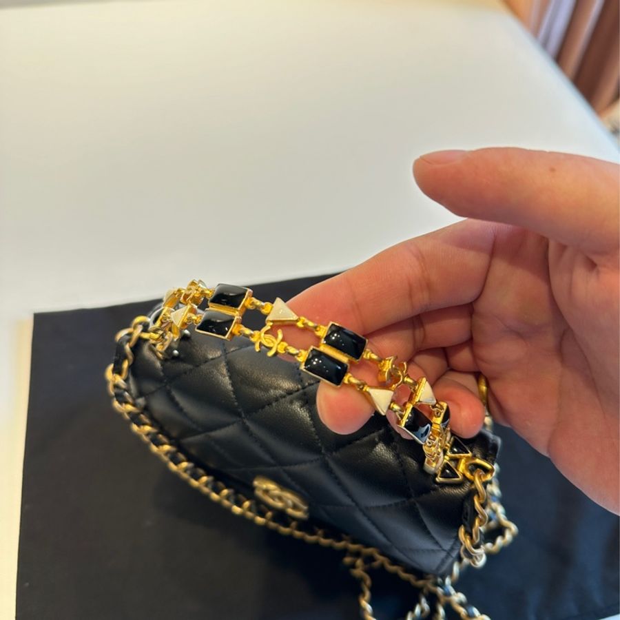 CHANEL 黑菱格黑白琺瑯手提小 Kelly鏈包-6