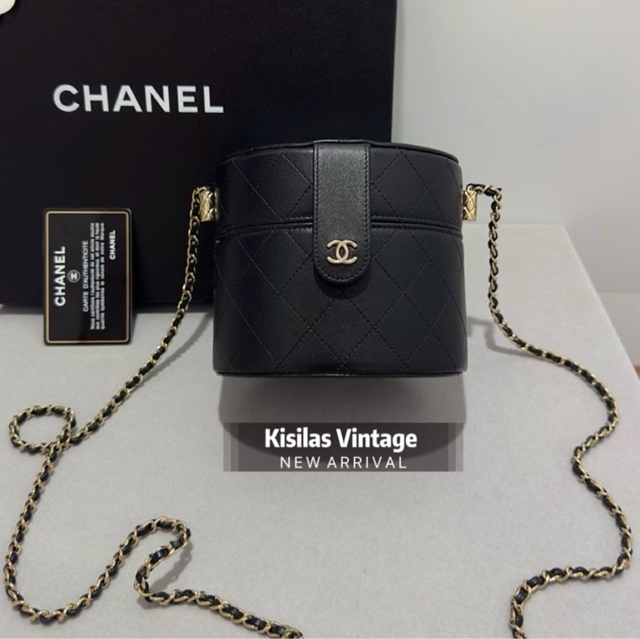 Chanel 羊皮小圓桶化妝袋-0