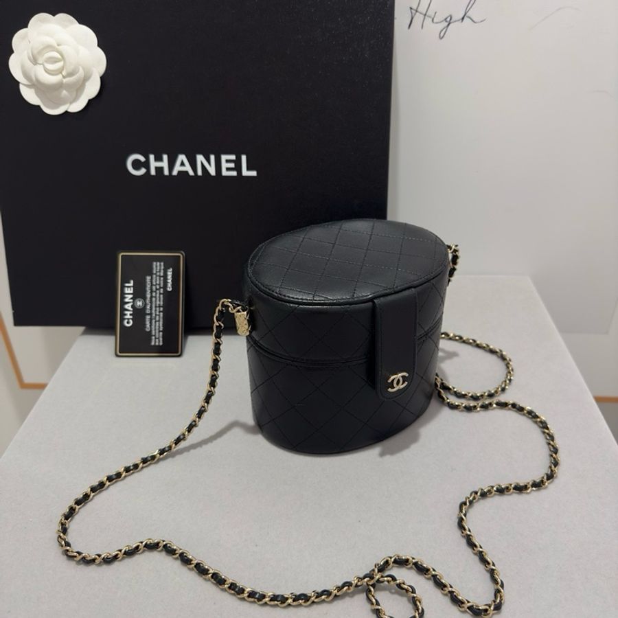 Chanel 羊皮小圓桶化妝袋-3