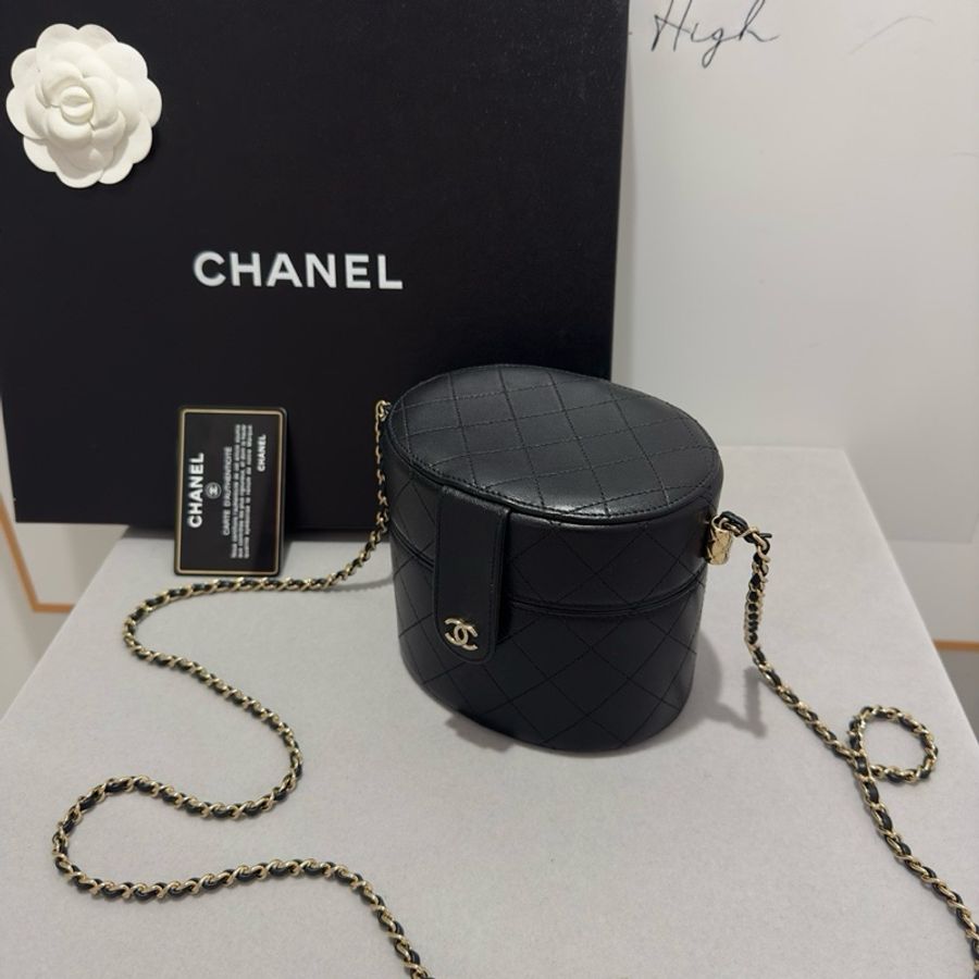 Chanel 羊皮小圓桶化妝袋-4